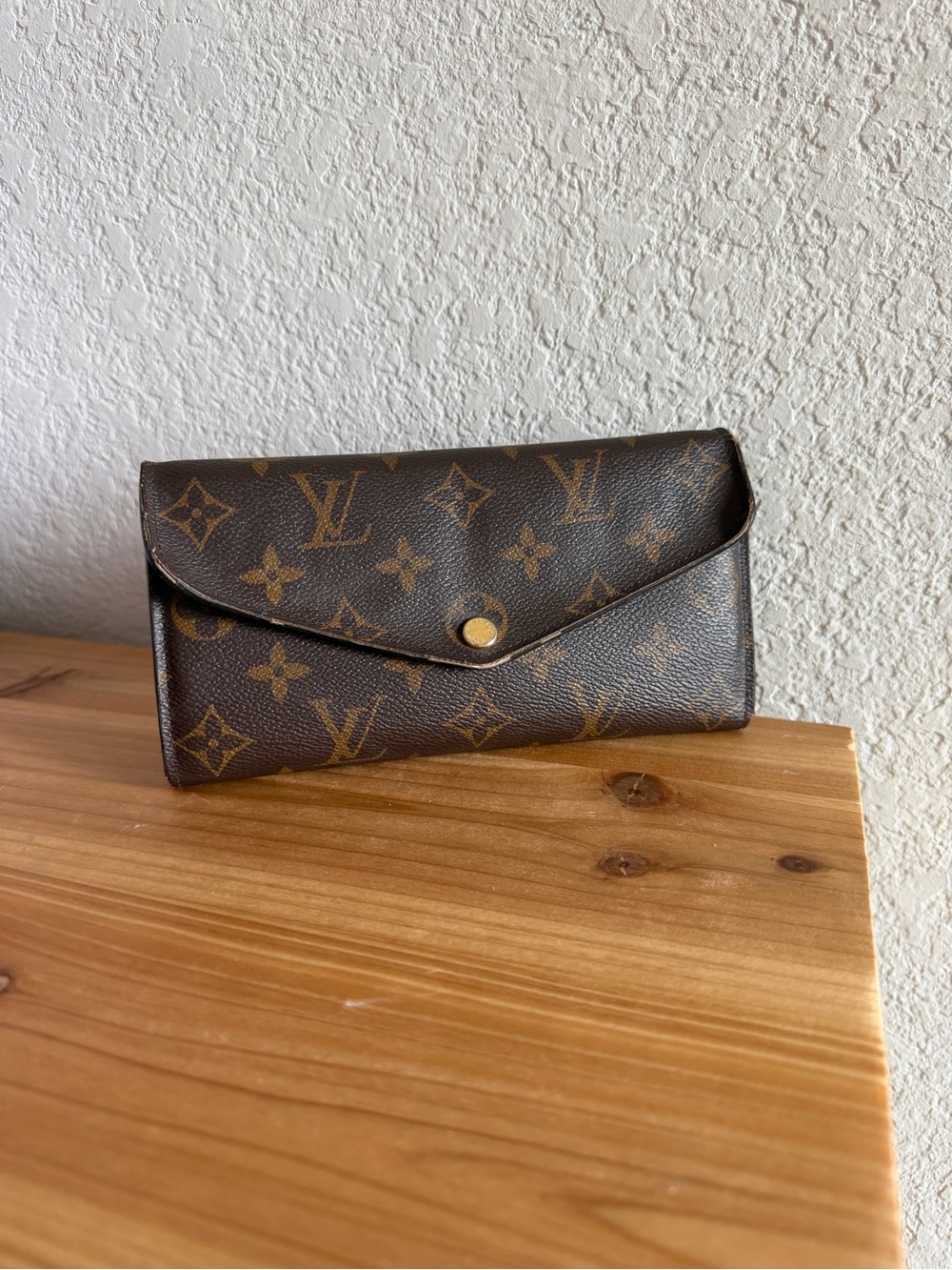 Authentic preloved Louis Vuitton Sarah wallet